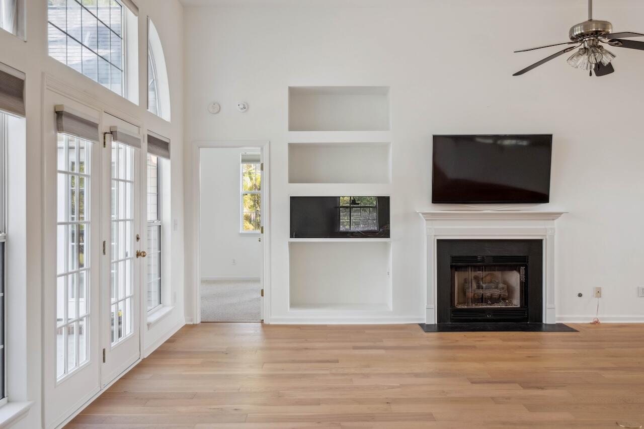 1409 Endicot Way Mount Pleasant, SC 29466 - Photo 8 of 32 Fireplace with Gas Logs