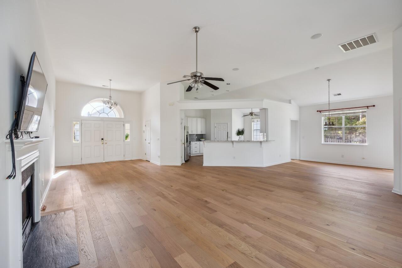 1409 Endicot Way Mount Pleasant, SC 29466 - Photo 9 of 32 Living Room