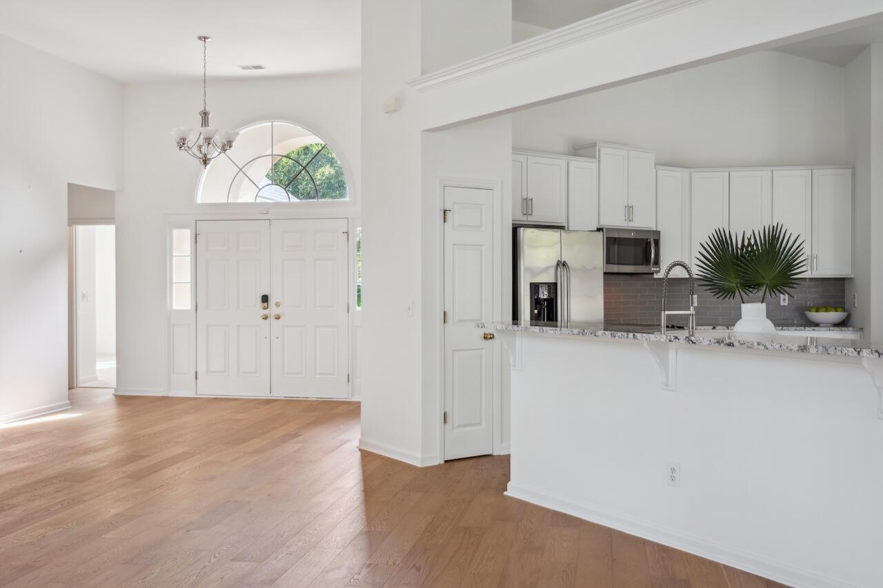 1409 Endicot Way Mount Pleasant, SC 29466 - Photo 10 of 32 Foyer