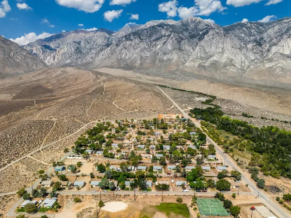 a view of a dry yard with a barn