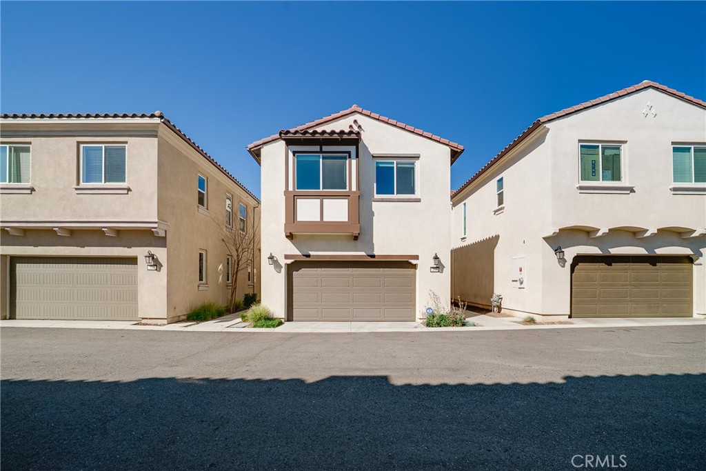 208 Bonita Lane Rialto, CA 92376 - Photo 2 of 38