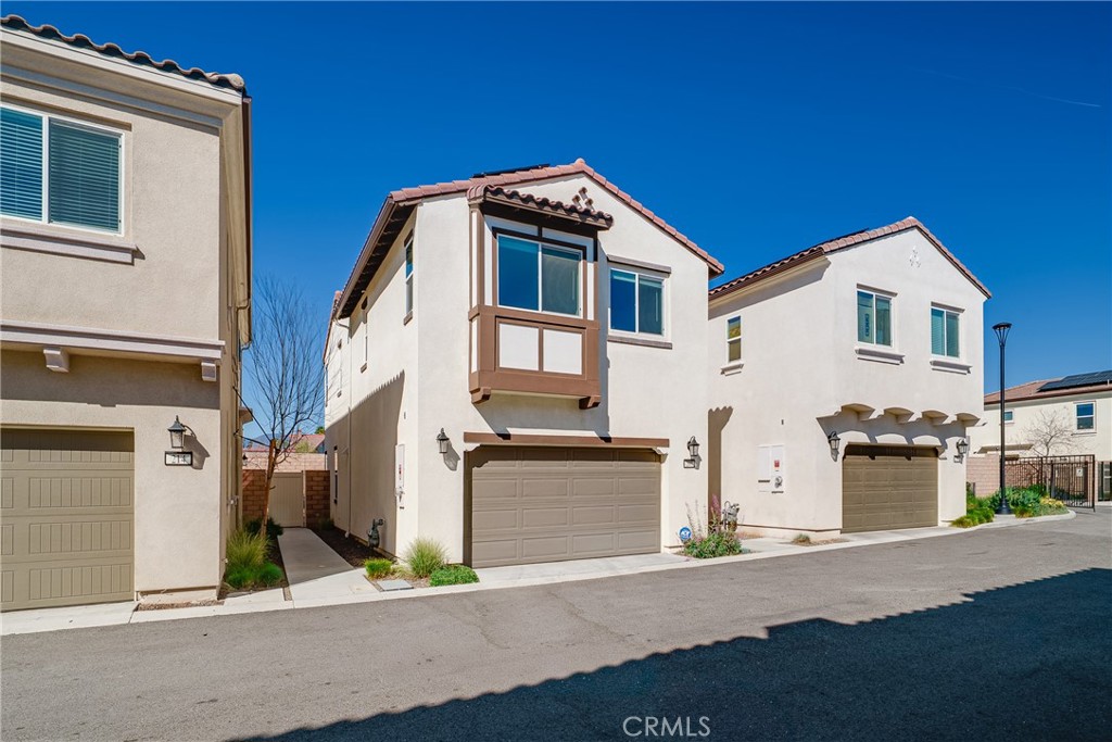 208 Bonita Lane Rialto, CA 92376 - Photo 3 of 38