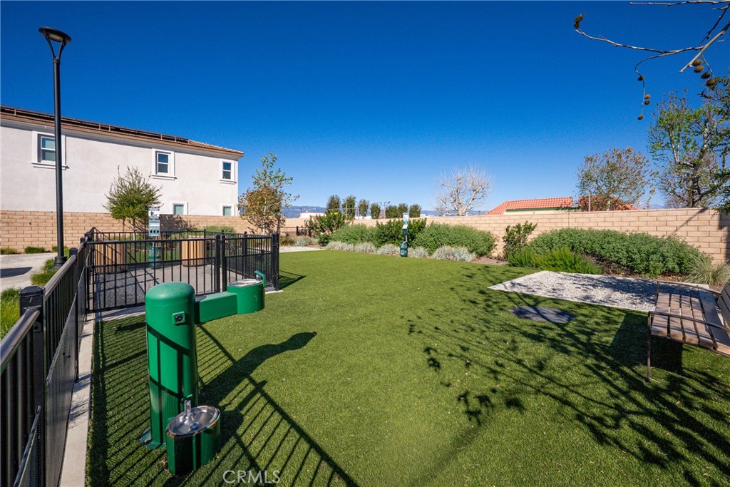 208 Bonita Lane Rialto, CA 92376 - Photo 33 of 38