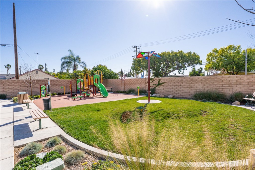208 Bonita Lane Rialto, CA 92376 - Photo 35 of 38