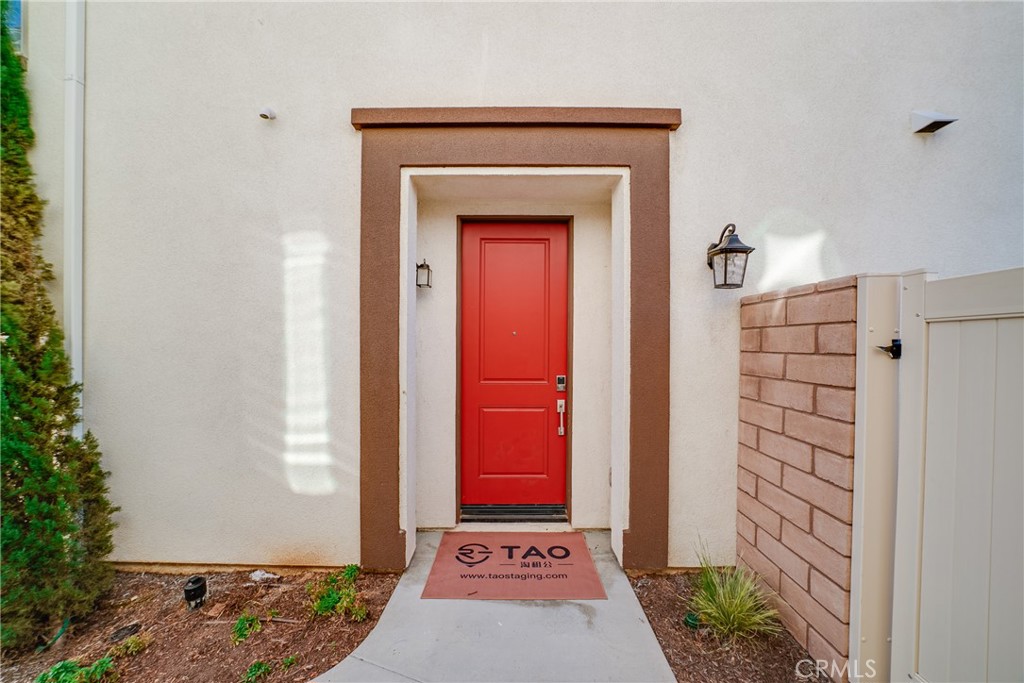 208 Bonita Lane Rialto, CA 92376 - Photo 4 of 38