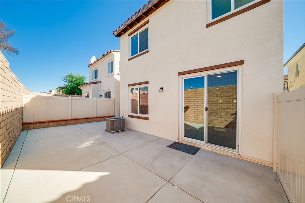 208 Bonita Lane Rialto, CA 92376 - Photo 7 of 38