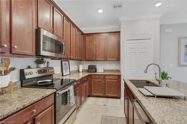 $2,850 | 10100 Tin Maple Drive, Unit 11, Estero, FL 33928