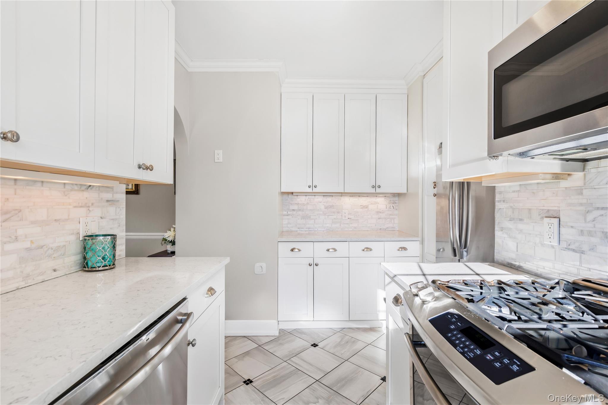 10 Brooklands, Unit 5F Bronxville, NY 10708 - Photo 8 of 19