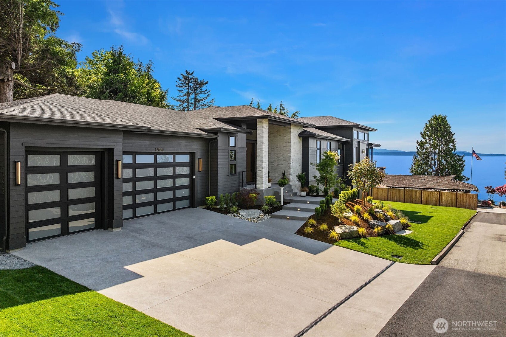 17626 Talbot Road Edmonds, WA 98026 - Photo 2 of 40