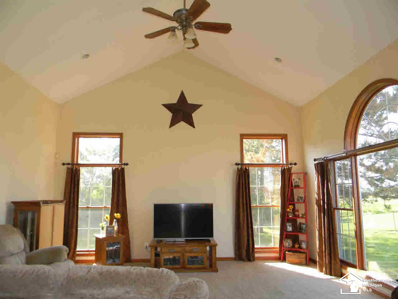 1052 Hubbard Road Monroe, MI 48161 - Photo 3 of 25