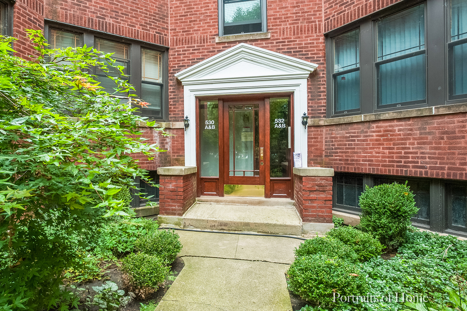 530 Sheridan Road, Unit 2A Evanston, IL 60202 - Photo 11 of 11 front view of a house