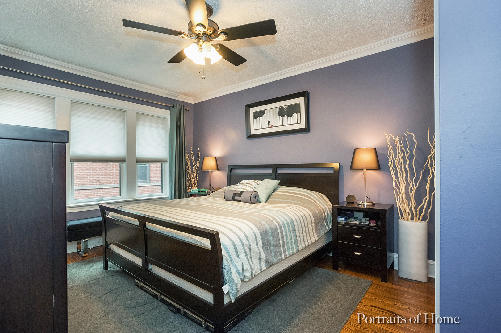 530 Sheridan Road, Unit 2A Evanston, IL 60202 - Photo 8 of 11 a bedroom with a bed and a window
