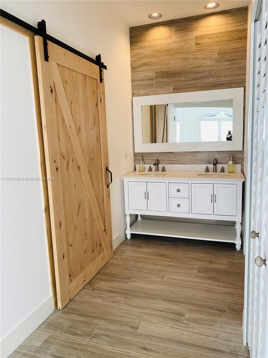 8528 Southwest 121st Street Miami, FL 33156 - Photo 15 of 26 a view of bathroom with bathtub and shower