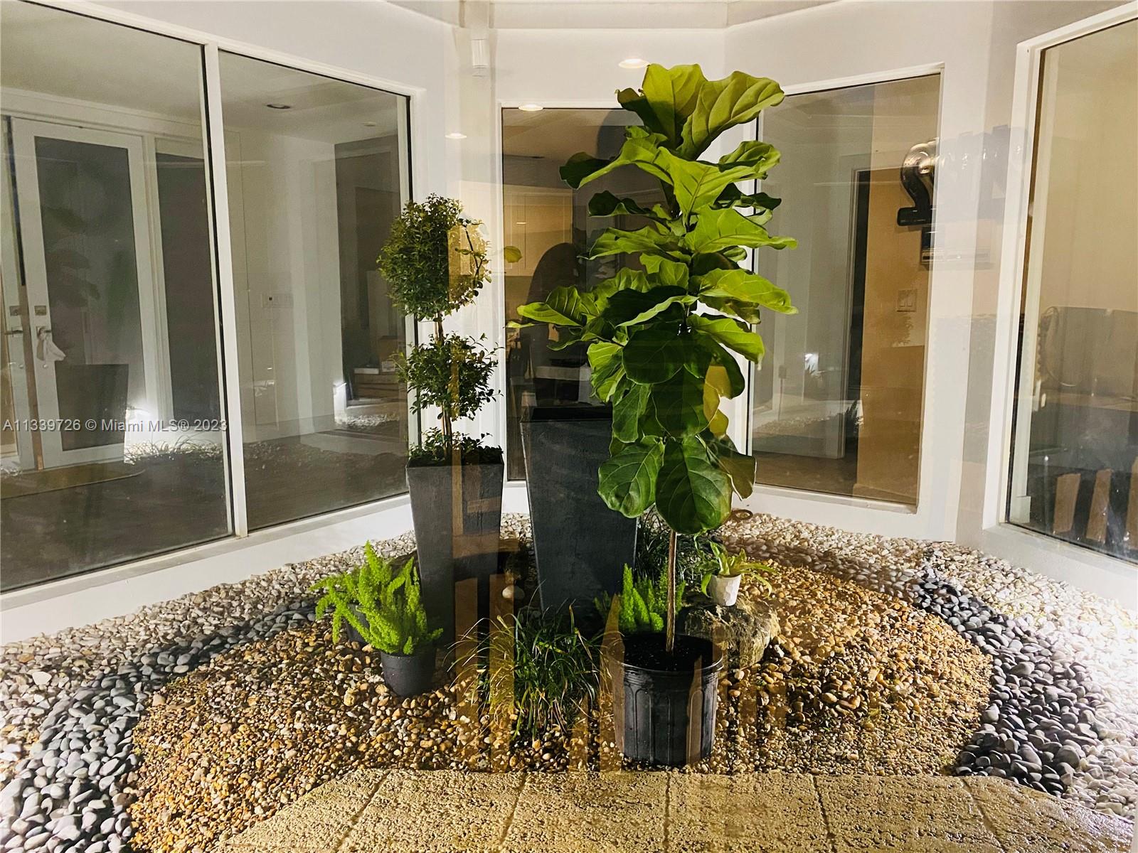 8528 Southwest 121st Street Miami, FL 33156 - Photo 4 of 26