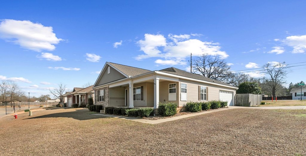 100 Danny Lane Dothan, AL 36301 - Photo 2 of 32