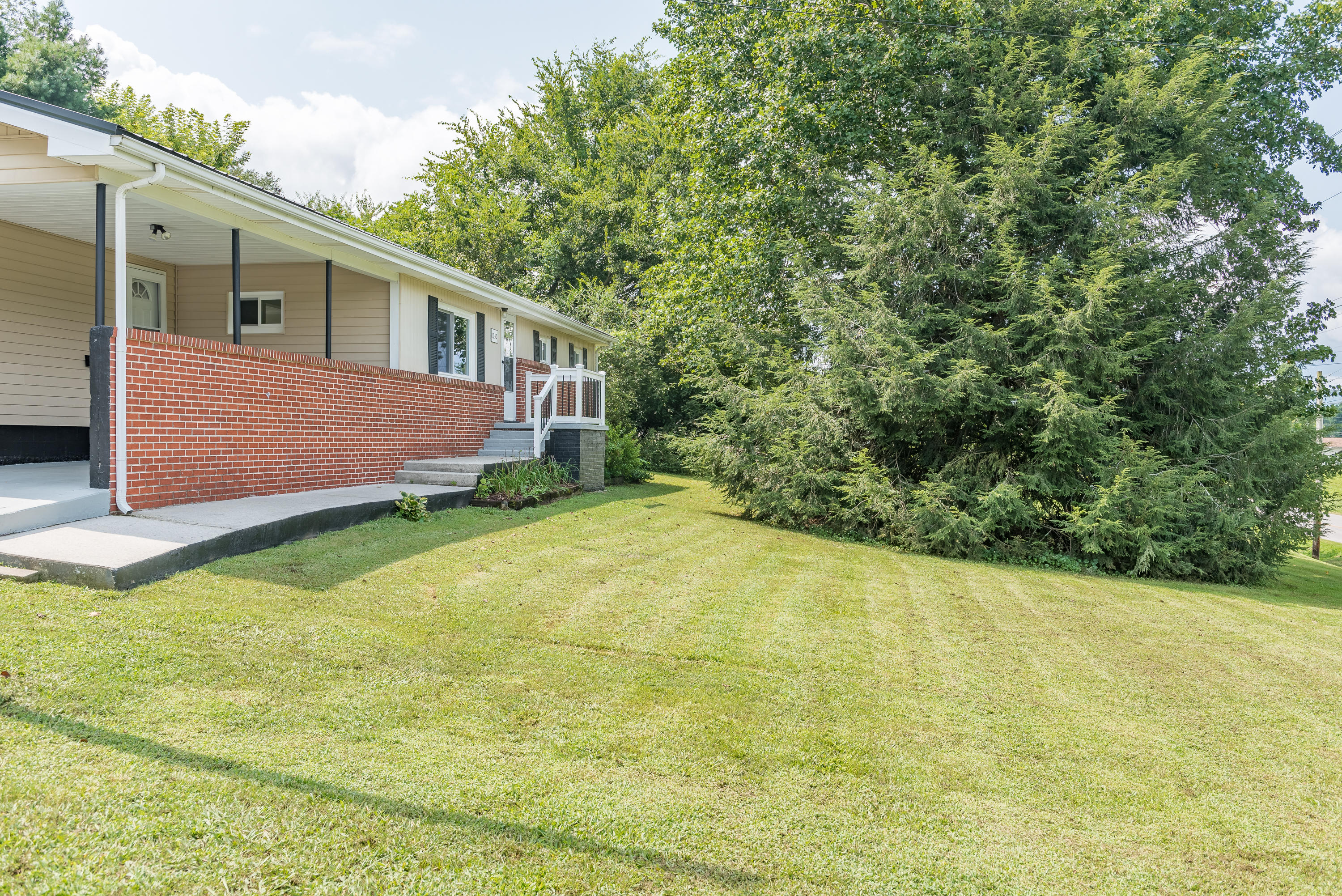 1030 Main Street Dunlap, TN 37327 - Photo 2 of 12 Exterior