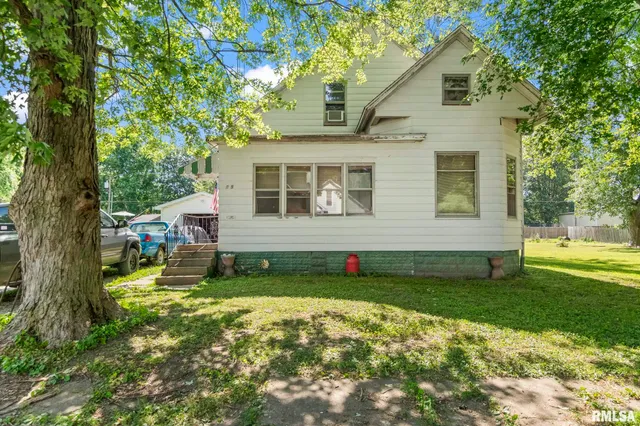 $45,000 | 215 North Wilson Street, Girard, IL 62640