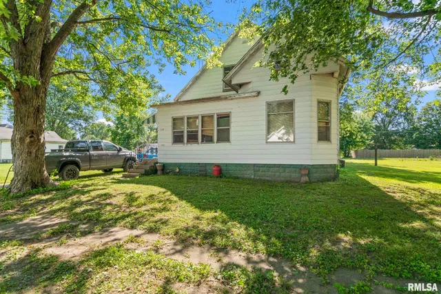 $45,000 | 215 North Wilson Street, Girard, IL 62640