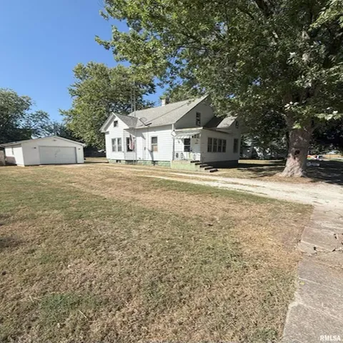 $45,000 | 215 North Wilson Street, Girard, IL 62640