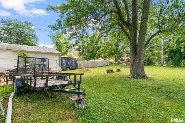 $45,000 | 215 North Wilson Street, Girard, IL 62640