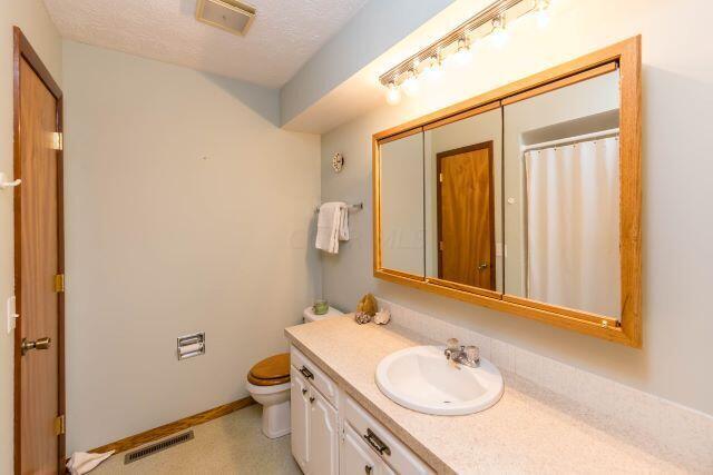 5010 Benzler Road Marion, OH 43302 - Photo 27 of 33 5010 Benzler Full Bathroom