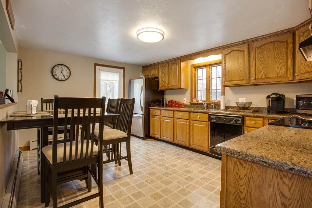 316 Mason Rd Extension Dudley, MA 01571 - Photo 3 of 19