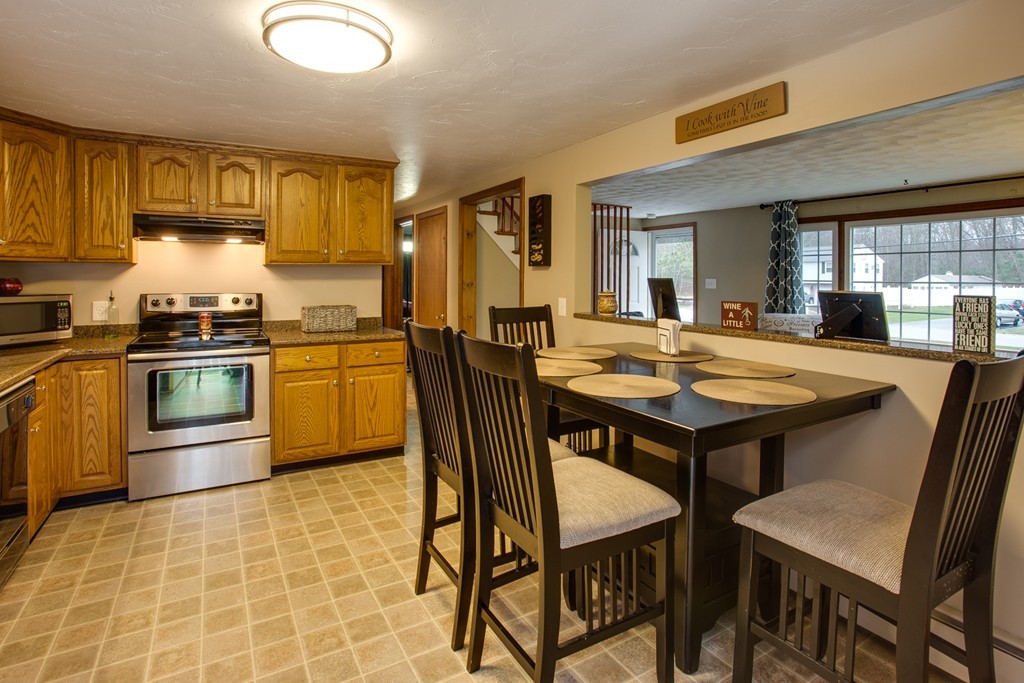 316 Mason Rd Extension Dudley, MA 01571 - Photo 4 of 19