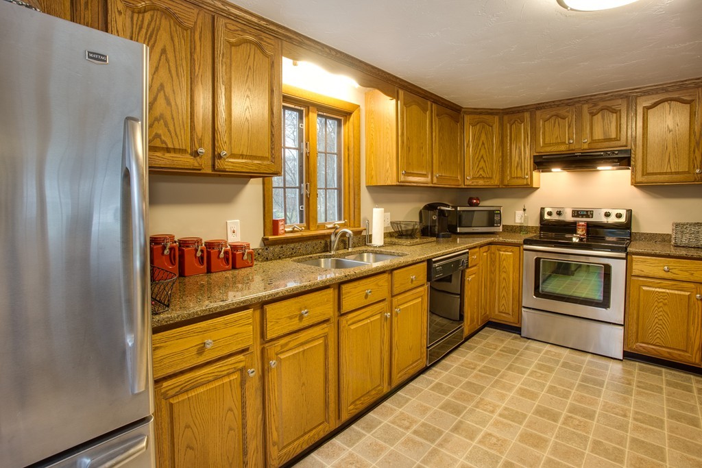316 Mason Rd Extension Dudley, MA 01571 - Photo 6 of 19