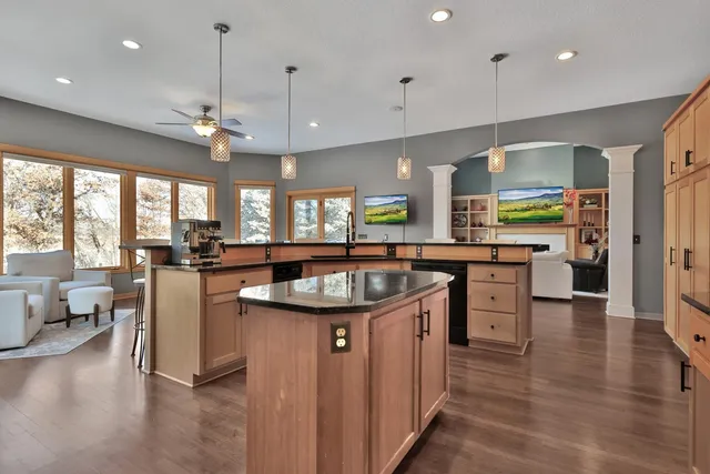 $950,000 | 365 Sioux Lookout, Lino Lakes, MN 55014