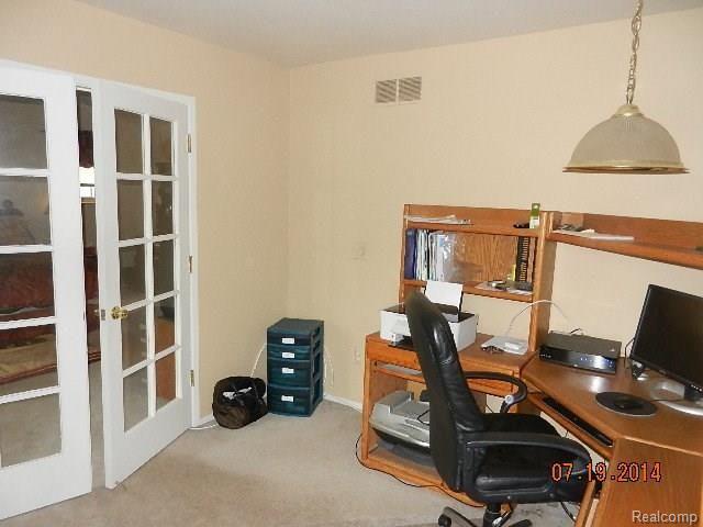 690 Lockmoore Court Rochester, MI 48307 - Photo 33 of 44 DSCN9486.jpg