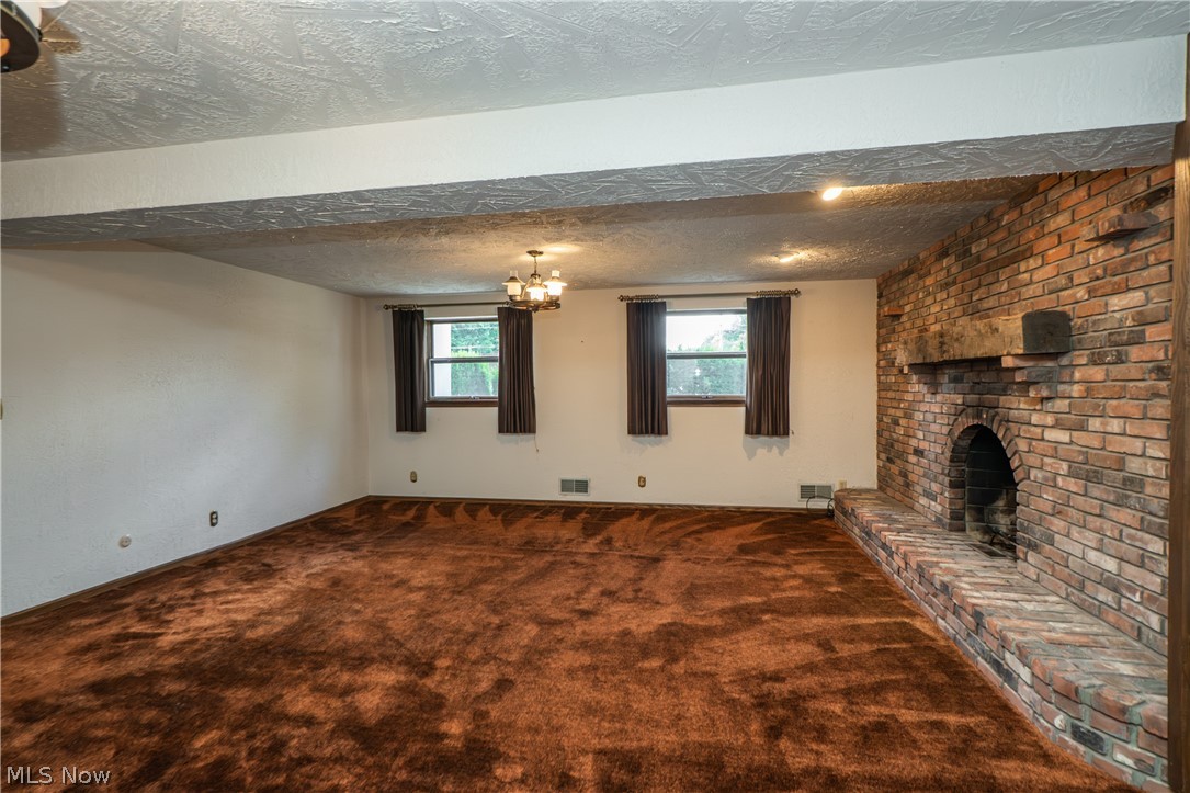 2421 Fairview Road Uniontown, OH 44685 - Photo 23 of 40 Family Room