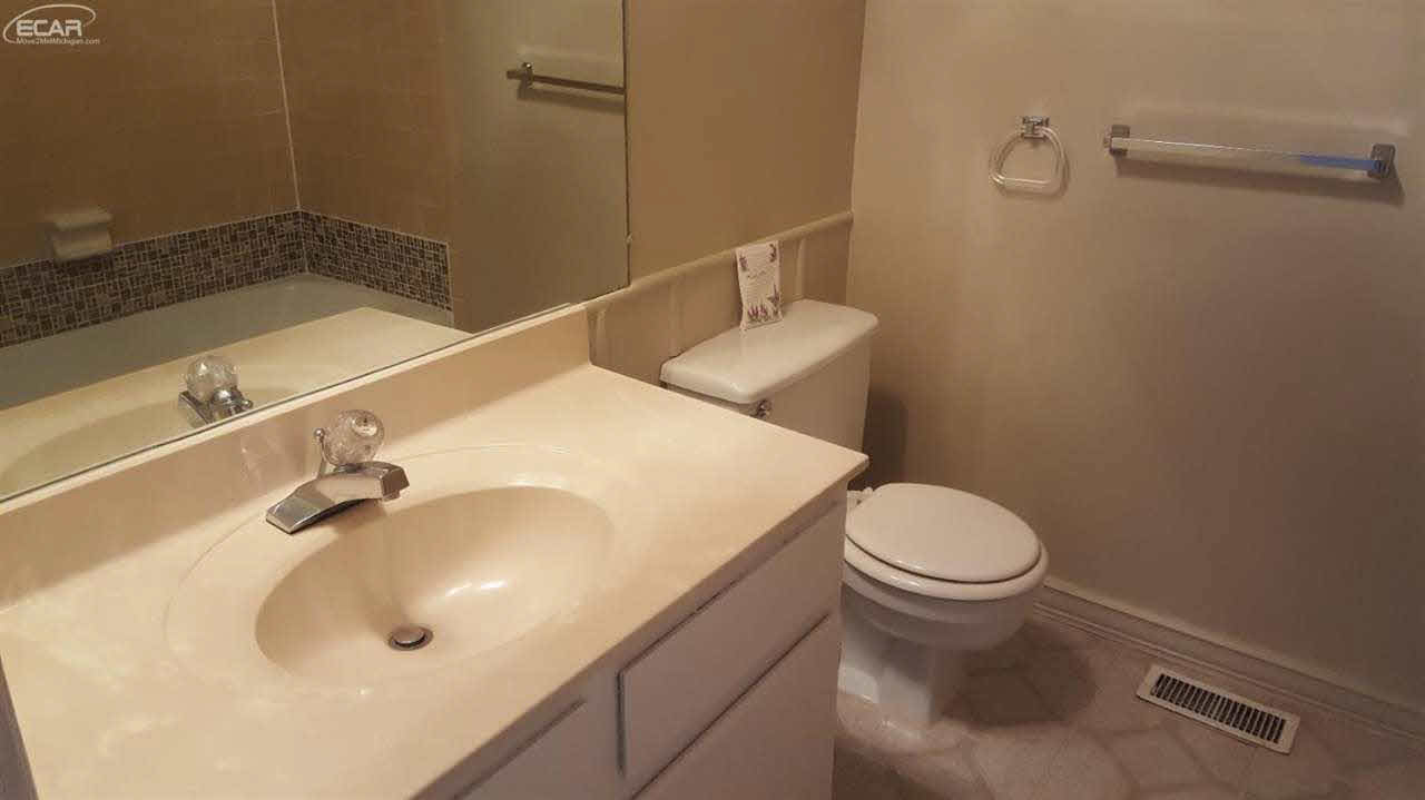 8336 North Genesee Road Mount Morris, MI 48458 - Photo 8 of 9 21234103-7.JPG