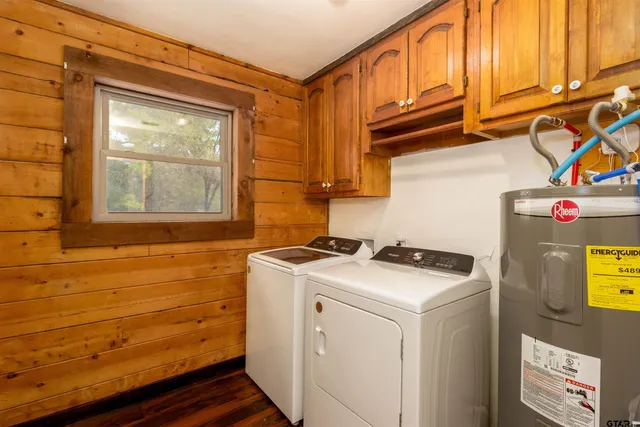 a view of a house with a yard and garage