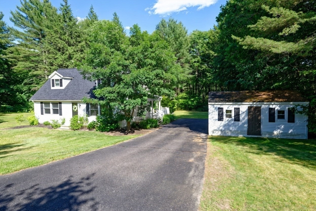 24 Woodland Road Uxbridge, MA 01569 - Photo 2 of 35