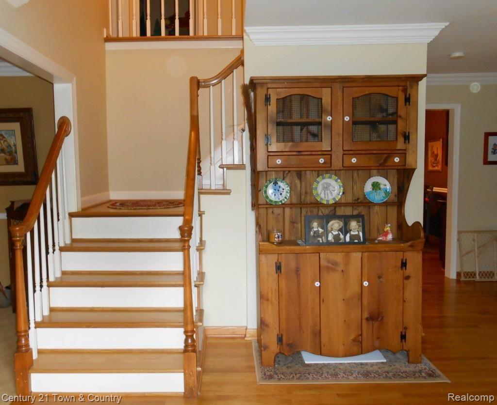 2953 Leyton Court Rochester, MI 48306 - Photo 16 of 54 Foyer 6.jpg