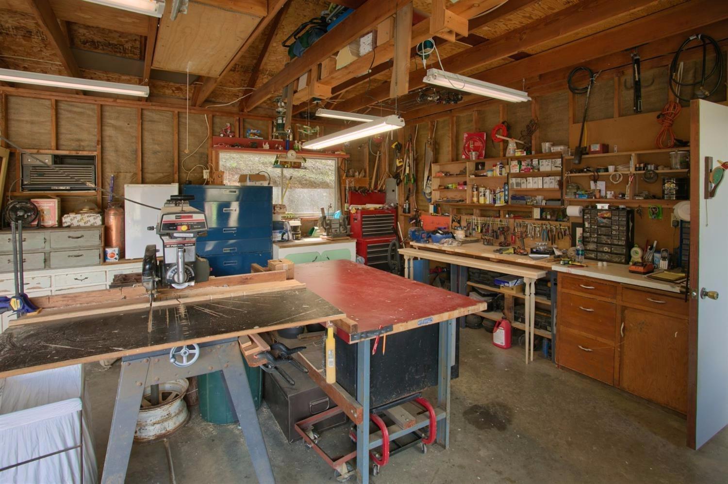 555 Keen Road Grants Pass, OR 97527 - Photo 31 of 35 Garage Interior.....