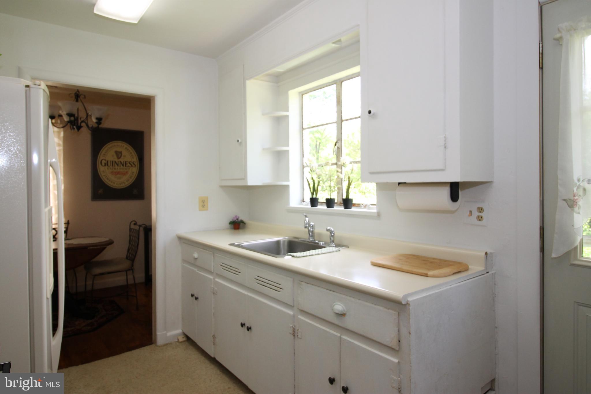 80 Frazier Road Warrenton, VA 20186 - Photo 7 of 21 Kitchen exits to back yard