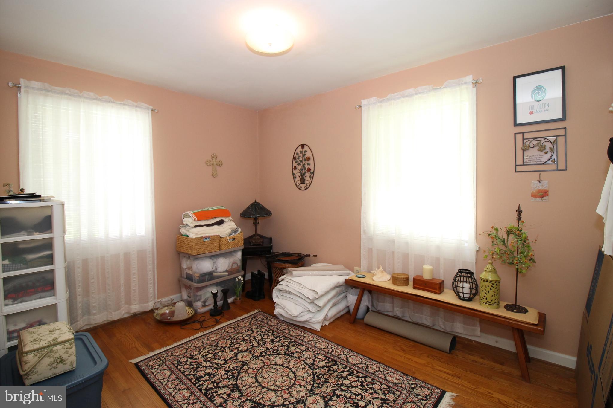 80 Frazier Road Warrenton, VA 20186 - Photo 10 of 21 Bedroom #1 with wood floor.
