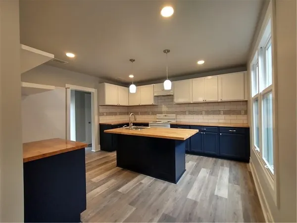 $2,000 | 1512 Albany Street, Brunswick, GA 31520