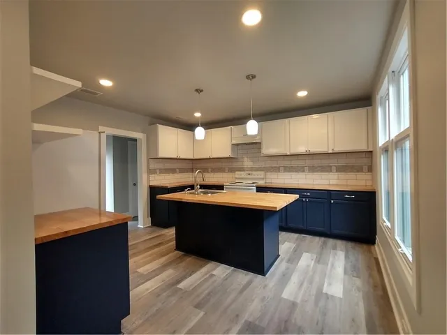 $2,100 | 1512 Albany Street, Brunswick, GA 31520