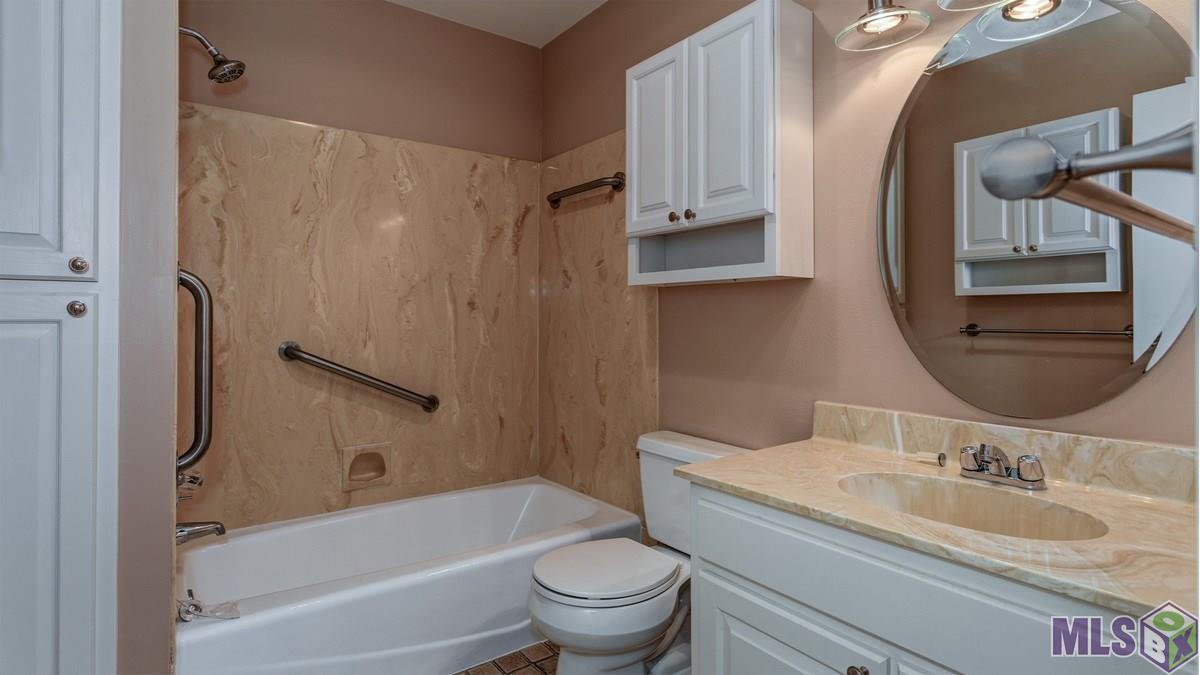 2364 Shadowbrook Drive Baton Rouge, LA 70816 - Photo 13 of 27 Master Bath