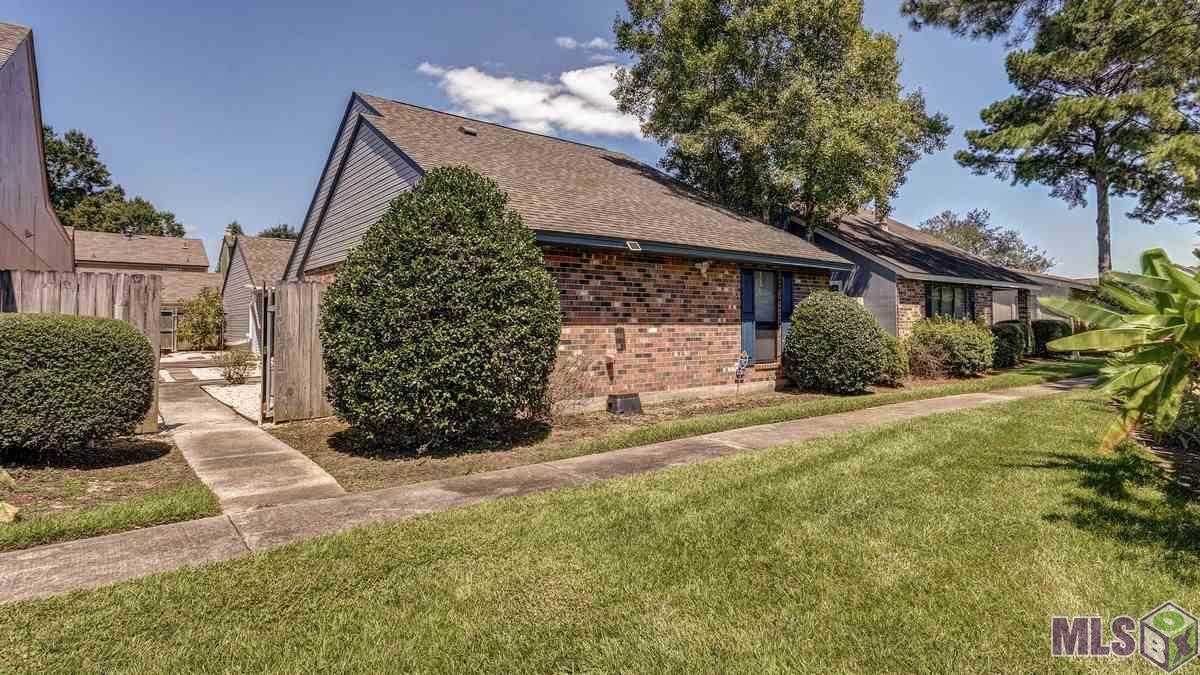 2364 Shadowbrook Drive Baton Rouge, LA 70816 - Photo 2 of 27 Front of home
