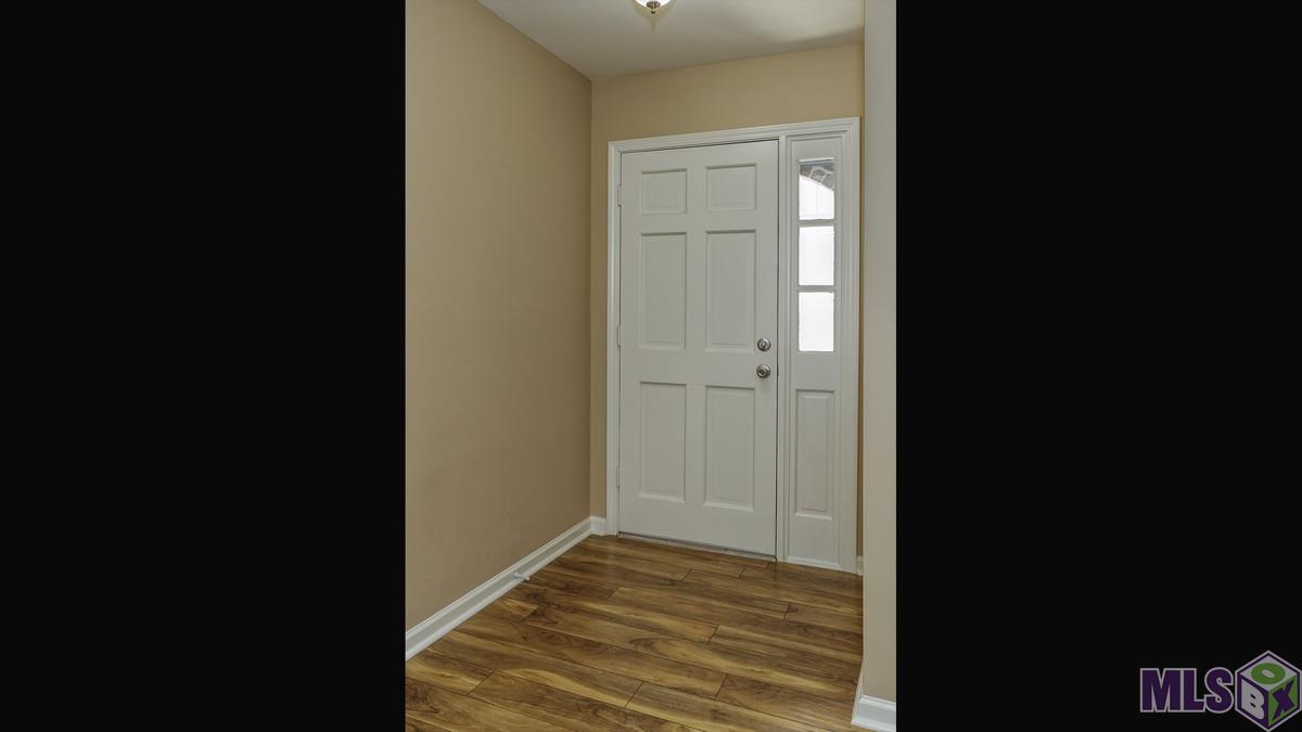 2364 Shadowbrook Drive Baton Rouge, LA 70816 - Photo 4 of 27 Foyer