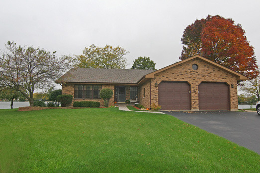 500 Whispering Pines Road Lindenhurst, IL 60046 - Photo 1 of 23 Gallery Image 1