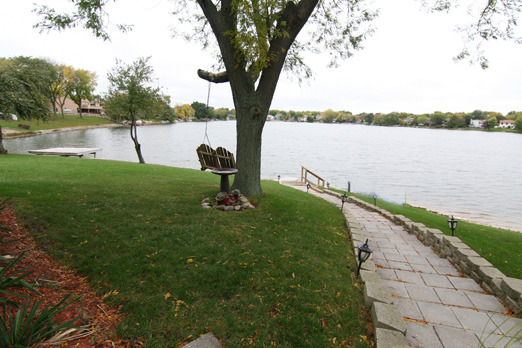 500 Whispering Pines Road Lindenhurst, IL 60046 - Photo 2 of 23 Gallery Image 2