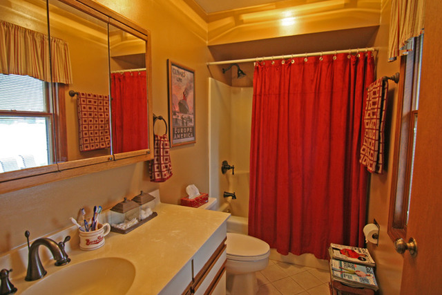 500 Whispering Pines Road Lindenhurst, IL 60046 - Photo 12 of 23 Gallery Image 12