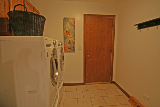 500 Whispering Pines Road Lindenhurst, IL 60046 - Photo 21 of 23 Gallery Image 21