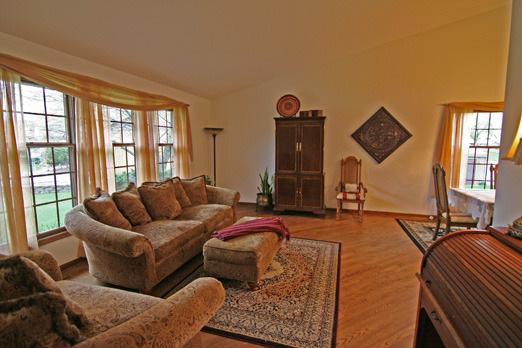 500 Whispering Pines Road Lindenhurst, IL 60046 - Photo 4 of 23 Gallery Image 4