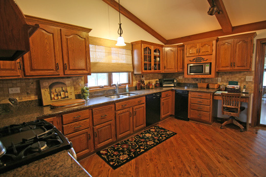 500 Whispering Pines Road Lindenhurst, IL 60046 - Photo 6 of 23 Gallery Image 6