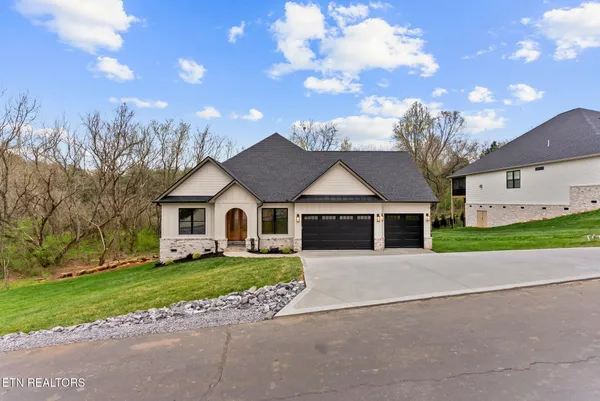 $749,000 | 127 Saloli Way, Loudon, TN 37774